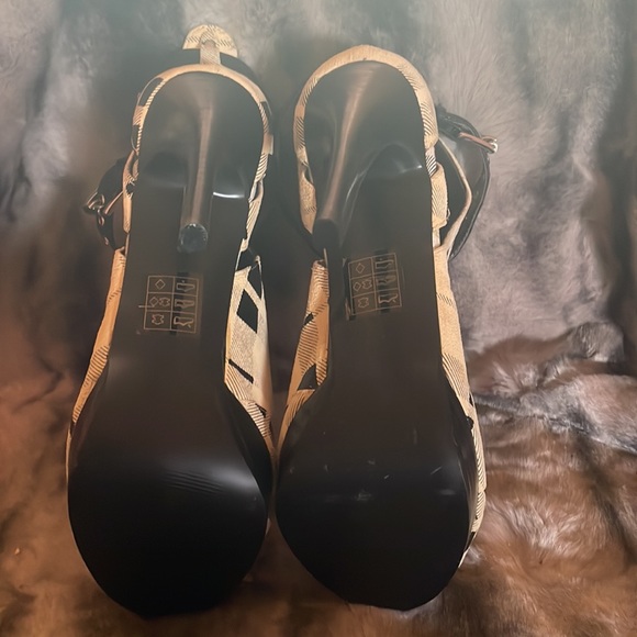 Must have soft ivory/black suede like peep toe bootie with buckle - Picture 2 of 4